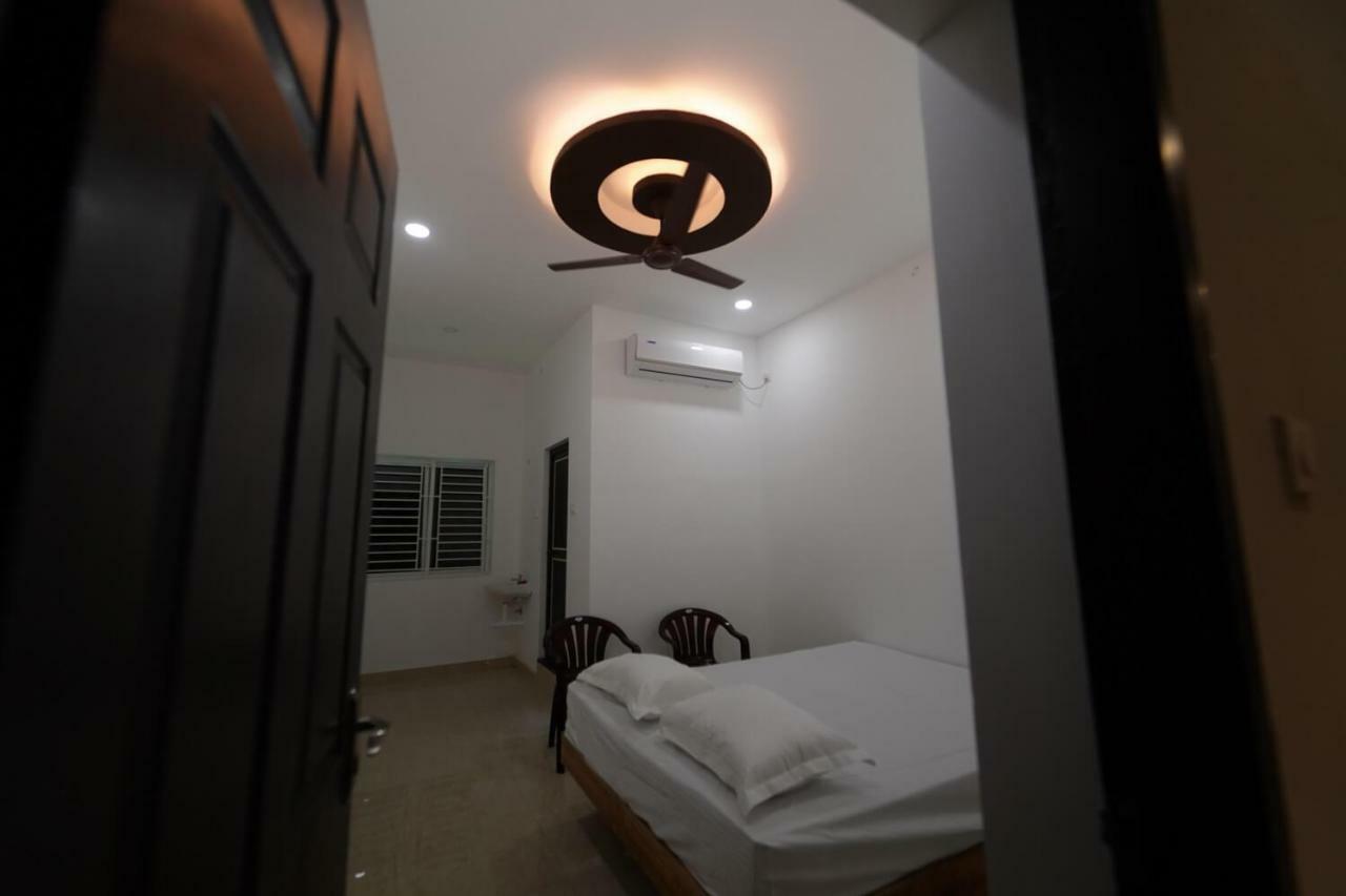 Hôtel Vg Mahal à Tiruchirappalli Extérieur photo